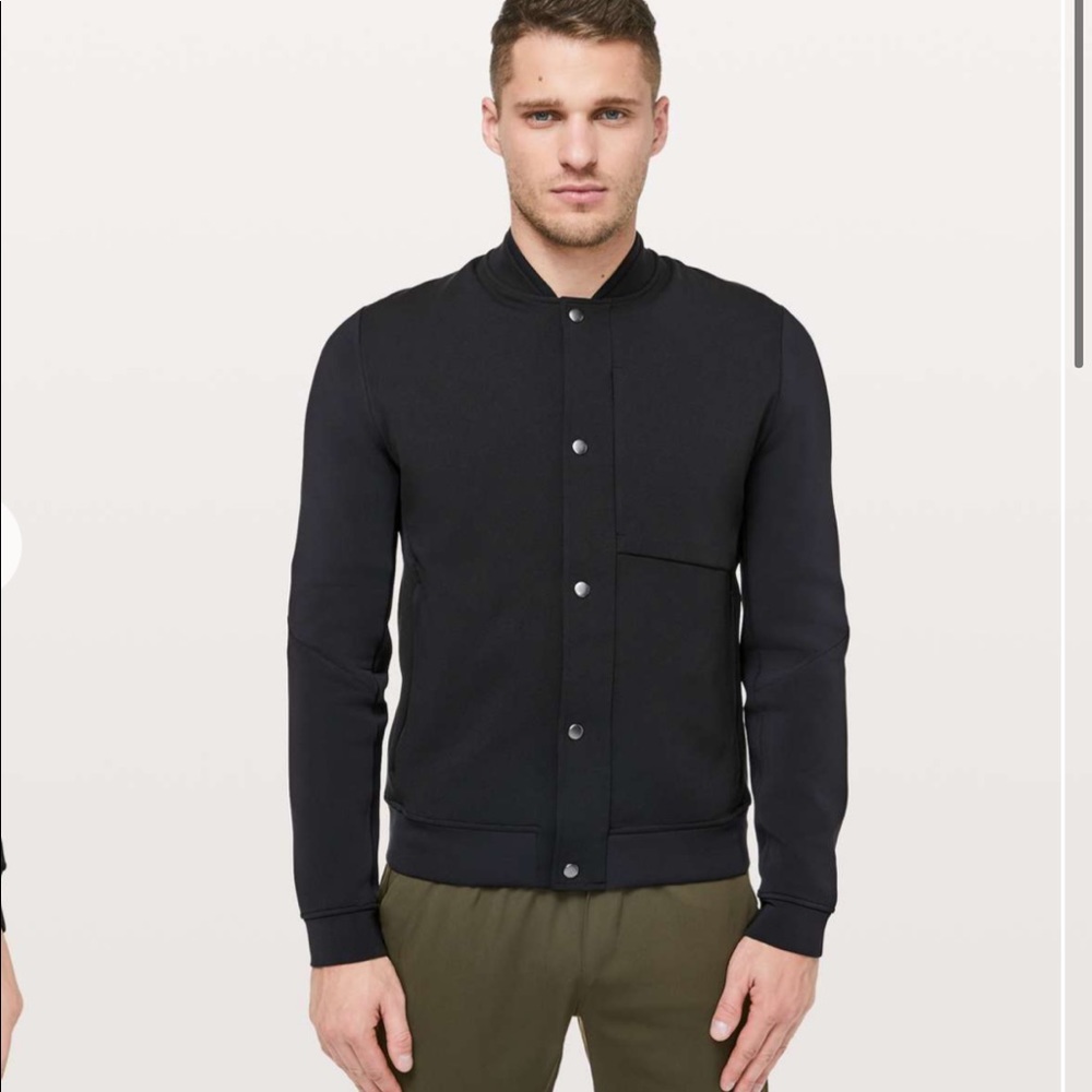 Lululemon Sojourn Bomber (black large)